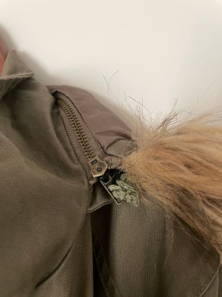 Chaqueta verde con capucha desmontable