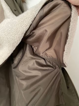 Chaqueta verde con capucha desmontable