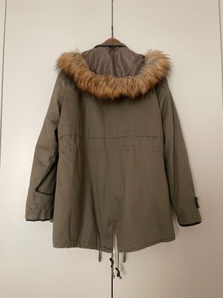 Chaqueta verde con capucha desmontable