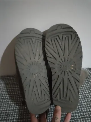 Botas UGG grises con lazos