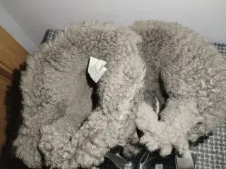 Botas UGG grises con lazos