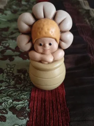 Egan statuetta ceramica Bimbo Fiore in vaso