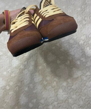 Zapatillas Adidas Marrones y Moradas