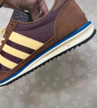 Zapatillas Adidas Marrones y Moradas