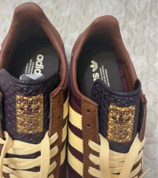 Zapatillas Adidas Marrones y Moradas