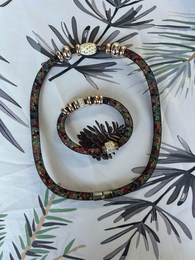 Collar y pulsera de puntitos de colores