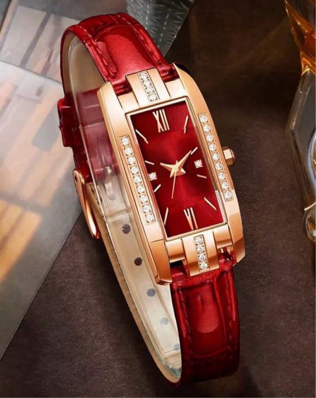 Reloj fino elegante mujer dorado y rojo