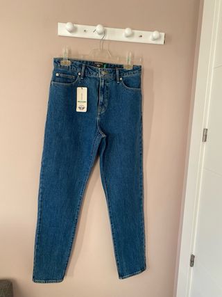 Pantalón vaquero Dockers chica talla 27 .