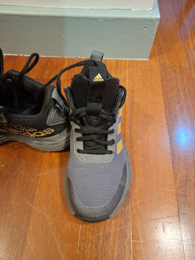 Zapatillas Adidas baloncesto unisex Talla 32