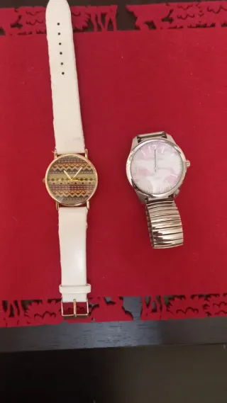 Due Orologi da Polso Multicolore e Argento