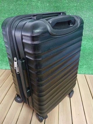 Maleta AmazonBasics Negra Rígida 4 Ruedas, 53,5 cm