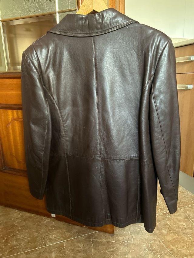 Chaqueta de cuero marrón