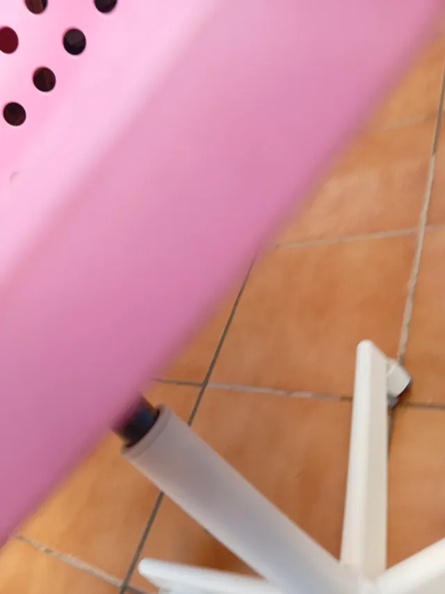 Silla de escritorio rosa con ruedas