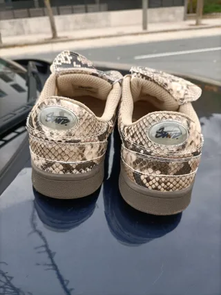 Zapatillas con estampado de serpiente