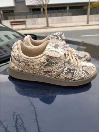 Zapatillas con estampado de serpiente