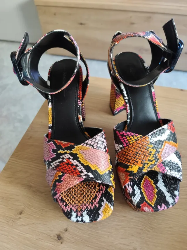 Sandalias tacón serpiente multicolor