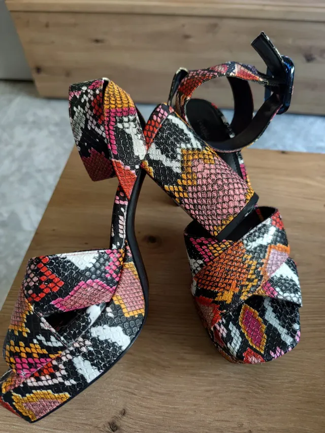 Sandalias tacón serpiente multicolor