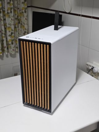 PC Gaming - Ryzen 7700 + RTX 5060 - Fractal North