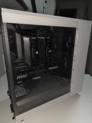 PC Gaming - Ryzen 7700 + RTX 5060 - Fractal North