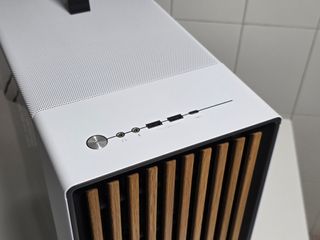 PC Gaming - Ryzen 7700 + RTX 5060 - Fractal North