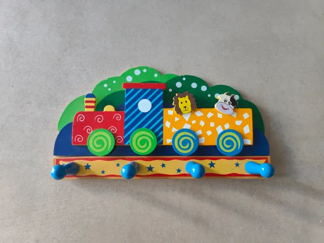 Perchero infantil tren con 4 ganchos
