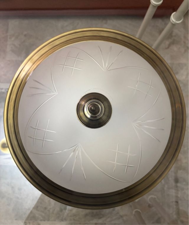 Plafón de techo dorado y blanco nuevo
