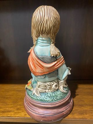 Figura artesanal niña con raqueta