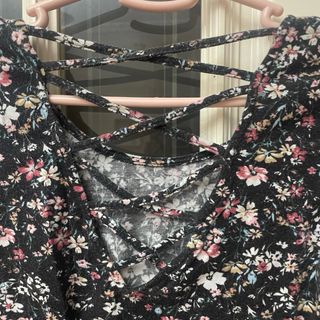Camiseta floral Bershka manga 3/4 Talla S