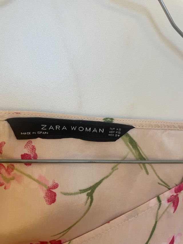Blusa Zara floral rosa y beige
