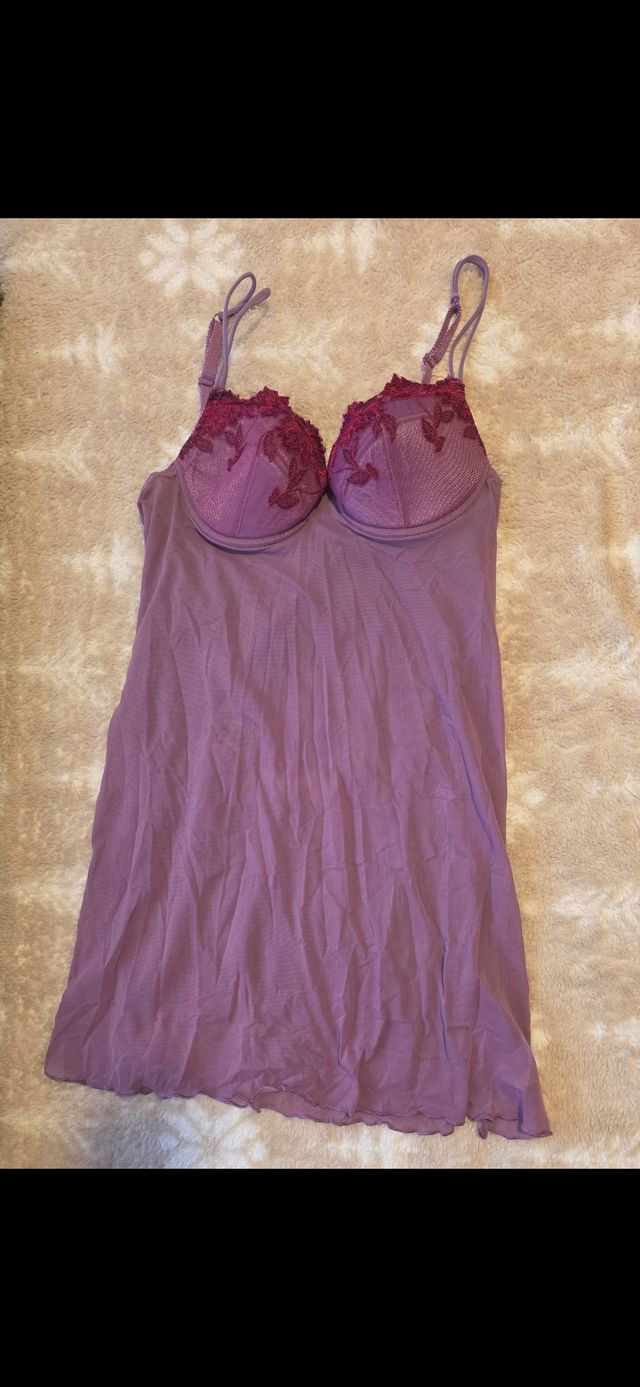 Lencería Morada con Encaje