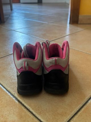 Botas de montaña niña grises y rosas