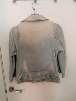 Cazadora vaquera corta Zara Talla XS