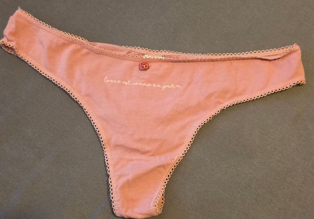 Braga rosa con detalle floral