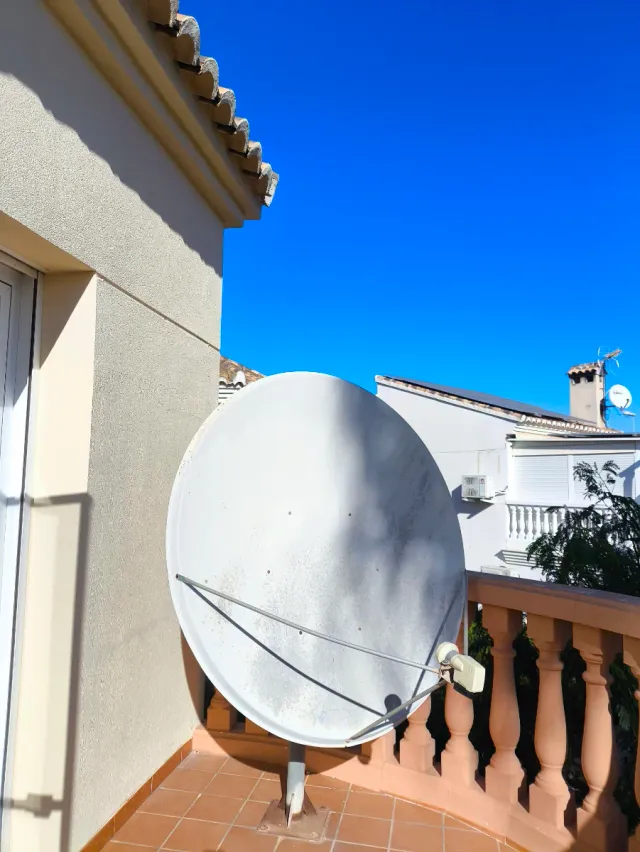 Antena Parabólica Grande