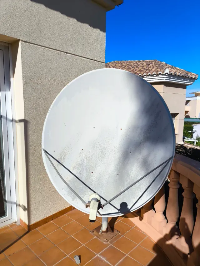 Antena Parabólica Grande