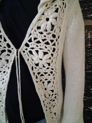 Abrigo largo de encaje blanco