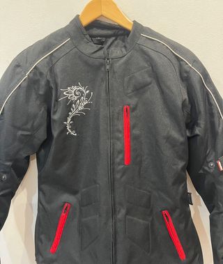 Chaqueta Moto Mujer Negra con Bordado