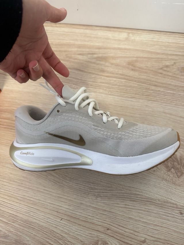 Zapatillas Nike Verde oliva y Dorado