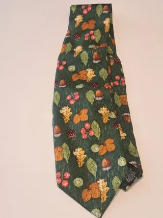 Corbata de seda con estampado otoñal