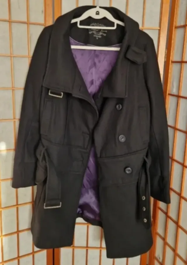 Abrigo Salsa Negro como nuvo