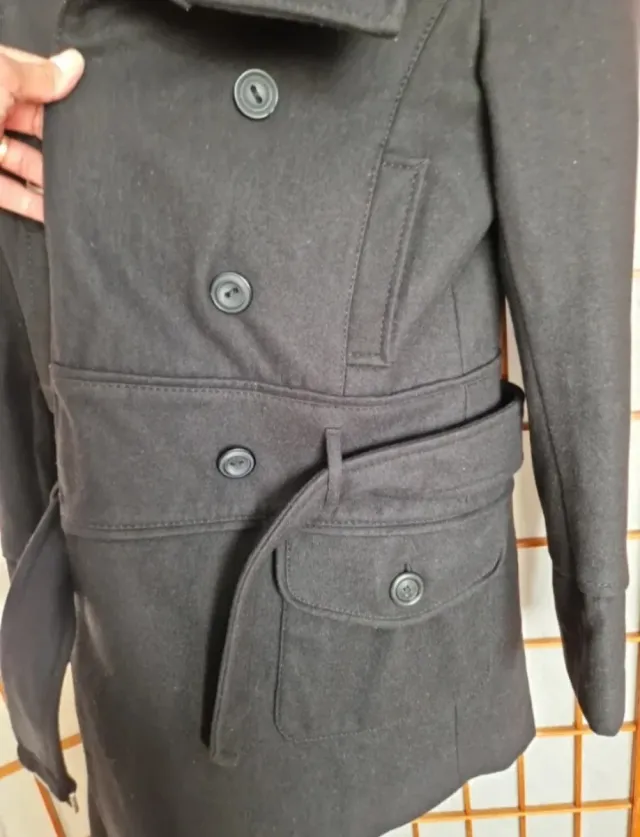 Abrigo Salsa Negro como nuvo