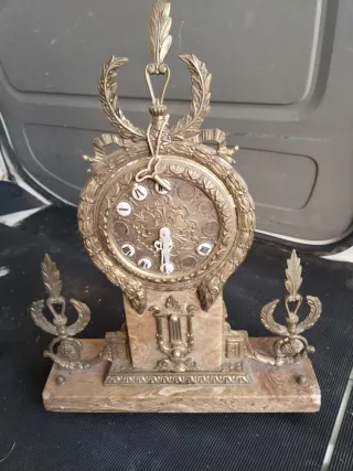 Reloj de sobremesa antiguo