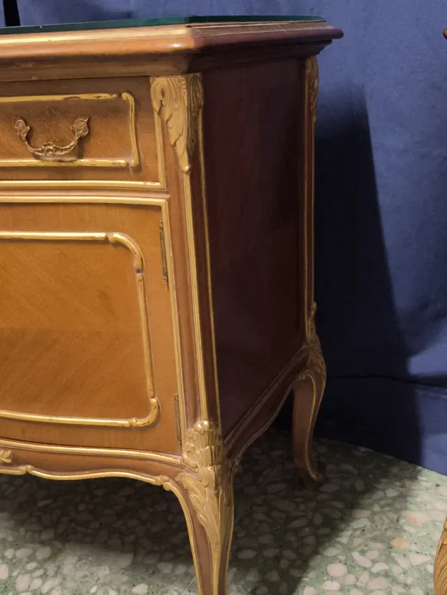 Mesitas de noche antiguas Los Certales