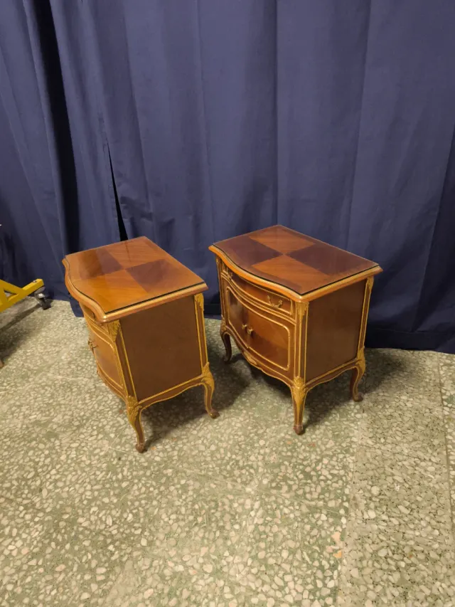 Mesitas de noche antiguas Los Certales