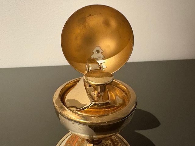 Set vintage de cigarrera con diseño globo tierra