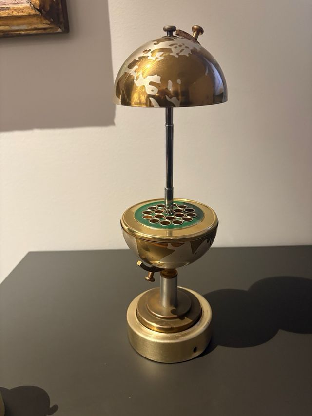 Set vintage de cigarrera con diseño globo tierra