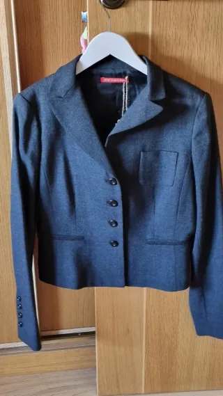 Torera gris elegante