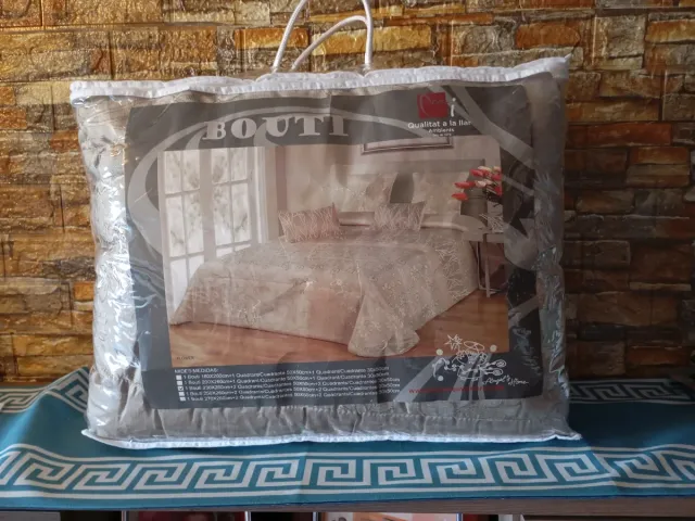 Colcha Bouti con 2 Fundas Cojín Beige