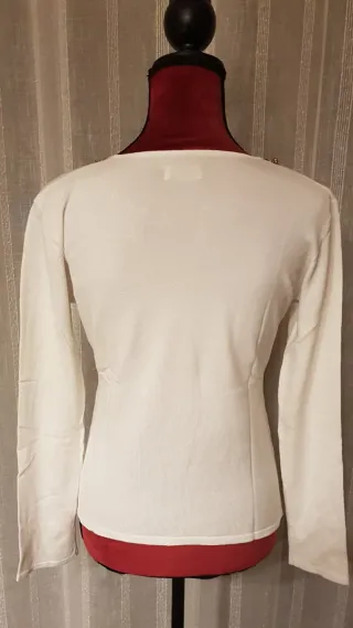 Jersey blanco con adornos dorados