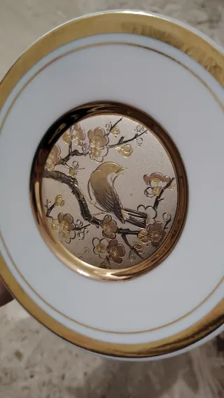 Piattino in ceramica decorato oro e bianco